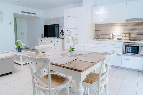 DRIFT PALM COVE- Private 2 Bed -Apartment 2204 - Accommodation Fremantle 1