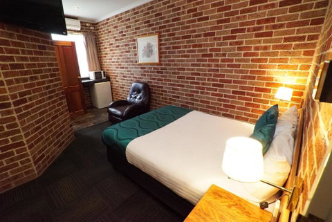 Exies Bagtown - Accommodation Fremantle 2