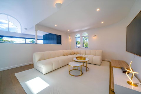 Elegant 3BR Apt -Bondi Junction & Stunning Skyline - Accommodation Fremantle 2