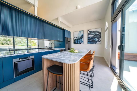Elegant 3BR Apt -Bondi Junction & Stunning Skyline - Accommodation Fremantle 4