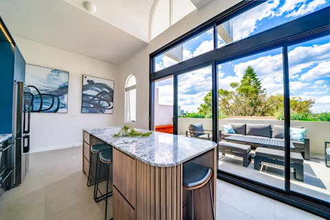 Elegant 3BR Apt -Bondi Junction & Stunning Skyline - Accommodation Fremantle 3