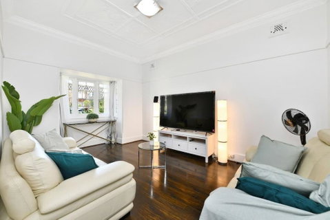 Elegant Family Retreat Near Beaches & Sydney CBD - Accommodation Fremantle 0