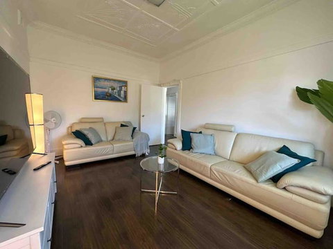 Elegant Family Retreat Near Beaches & Sydney CBD - Accommodation Fremantle 4