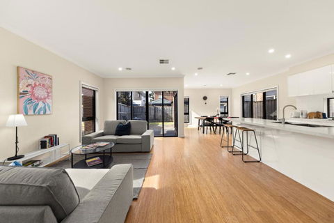 Entire Great Place Keysborough - Accommodation Fremantle 0