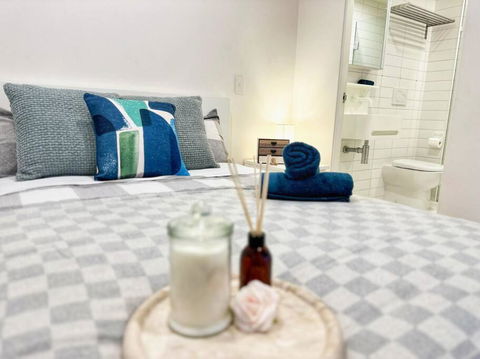 ES2410-2Bed 2Bath Vision Apt With Balcony, Pool & Gym - Accommodation Fremantle 0