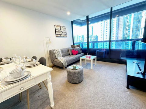 ES2410-2Bed 2Bath Vision Apt With Balcony, Pool & Gym - Accommodation Fremantle 4