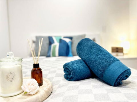 ES2410-2Bed 2Bath Vision Apt With Balcony, Pool & Gym - Accommodation Fremantle 2