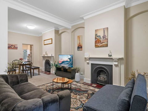 Fancy 4 BR House With Parking - ICC&Darling Harbour-8 Mins Walk - Accommodation Fremantle 0
