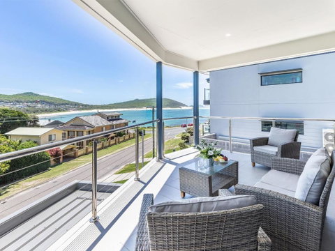 Fingal Bay View Unit 1 16 Tuna Crescent - Accommodation Fremantle 1