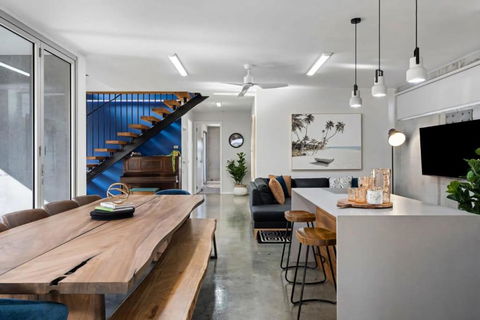 Exquisite Beachside Mansion - Accommodation Fremantle 1