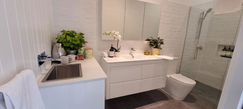 Fab 4brm Home With Pool A 15 Min Walk To Beach - Accommodation Fremantle 4