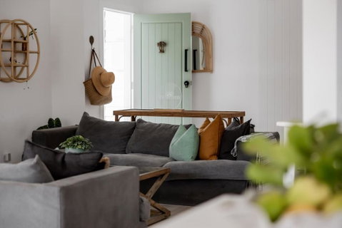 Facing The Sun 5 Min Walk To Beach & Sleeps 8 - Accommodation Fremantle 3