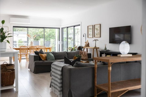 Facing The Sun 5 Min Walk To Beach & Sleeps 8 - Accommodation Fremantle 2