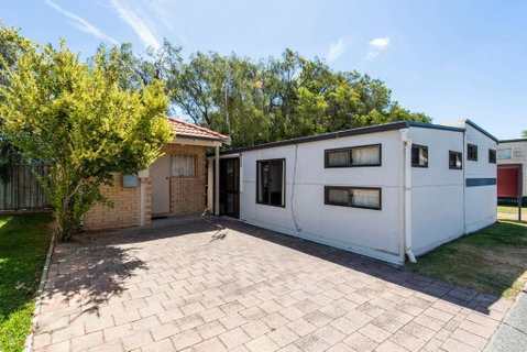 Family Bungalow - Accommodation Fremantle 0