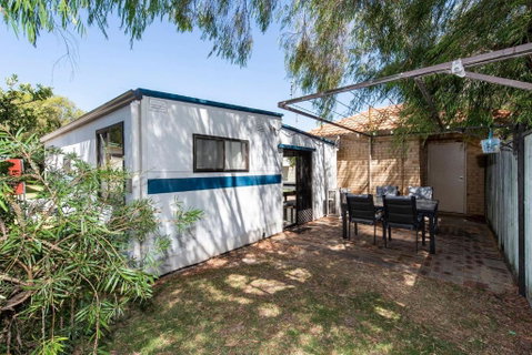 Family Bungalow - Accommodation Fremantle 2
