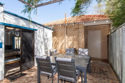 Family Bungalow - Accommodation Fremantle 4
