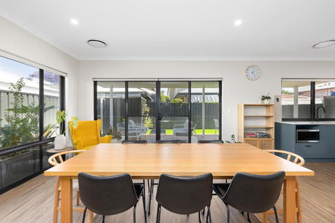 Family Friendly Close 2 Airport, Optus, Crown & City - Accommodation Fremantle 3