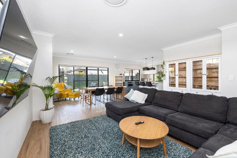 Family Friendly Close 2 Airport, Optus, Crown & City - Accommodation Fremantle 0