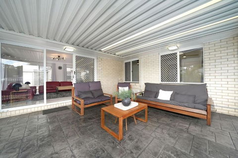 Family Escape Serene Oasis With Pool And AC - Accommodation Fremantle 3