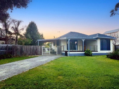 Family Seaside Sanctuary - Accommodation Fremantle 0