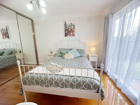 Family Seaside Sanctuary - Accommodation Fremantle 1