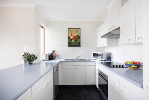 Fathoms 17 - Accommodation Fremantle 2