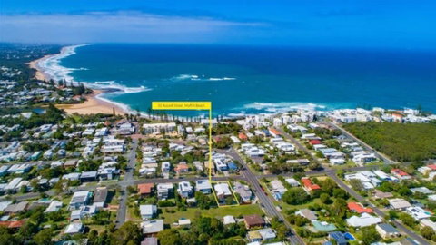 Feel The Magic Of Moffat Steps To The Beach Cafes - Accommodation Fremantle 1