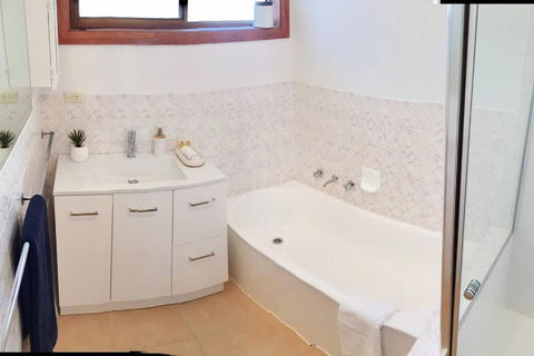 FERNLY BFast, WiFi Nflx AC Walk2Pizza Liquor Deli, - Accommodation Fremantle 2