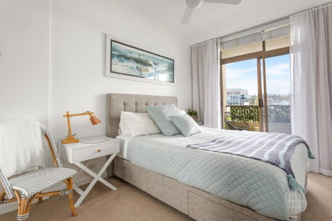 Fine Pine - Beachside Lifestyle With Two Balconies - Accommodation Fremantle 2