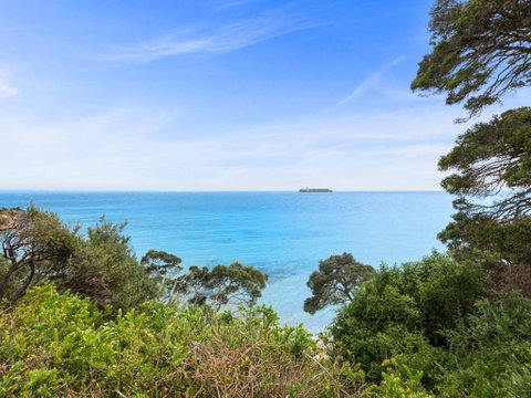 Fishermans Beach Cliff Top - Accommodation Fremantle 0