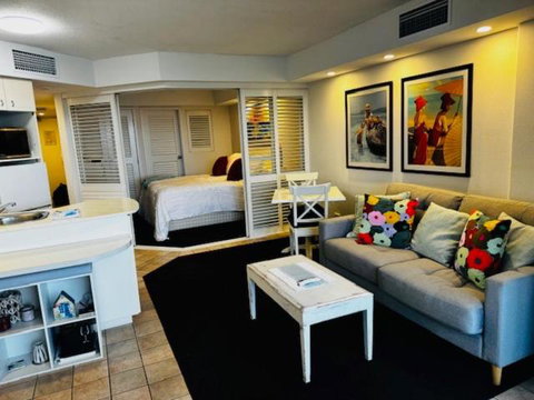 Five O Clock Somewhere - Accommodation Fremantle 0