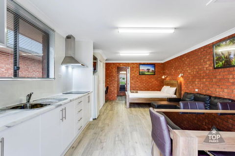 Fossicker Caravan Park - Accommodation Fremantle 0