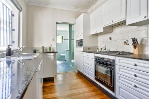 Gorgeous 2 Bedroom House Ultimo 2 E-Bikes Included - Accommodation Fremantle 4