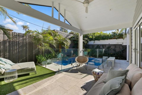 Freshwater Villa - Seconds To The Beach - Accommodation Fremantle 0