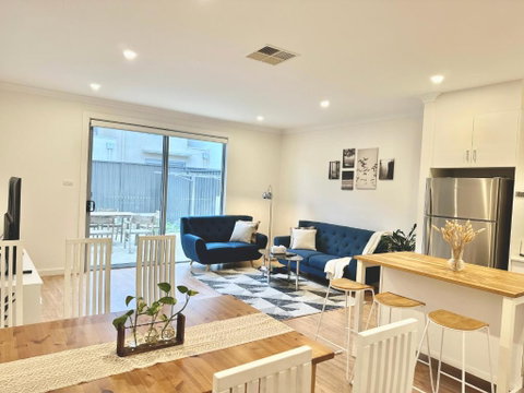 Fully Equipped 3BR-Townhouse - Accommodation Fremantle 0