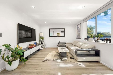 Gardenvale Prize With Private Courtyard Plus Parking - Accommodation Fremantle 0