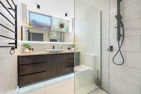 Gardenvale Prize With Private Courtyard Plus Parking - Accommodation Fremantle 3