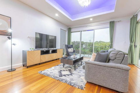 Glamorous 5BD House W Water View In Melrose Park - Accommodation Fremantle 1