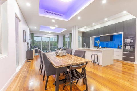 Glamorous 5BD House W Water View In Melrose Park - Accommodation Fremantle 4