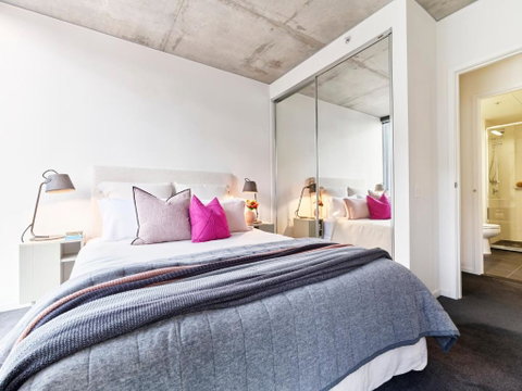 Furnished One Bedroom Apartment St Kilda Road For 3 Nights Plus - Accommodation Fremantle 4