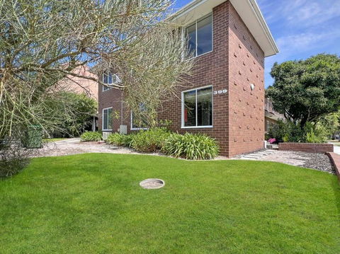 Ground Floor One Bedroom Apartment In Elsternwick - Accommodation Fremantle 0