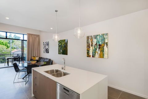 H6B - Round About Bulimba - Accommodation Fremantle 1