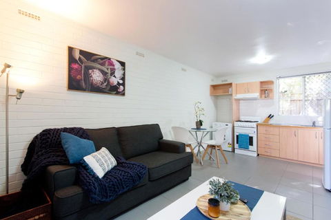 Hensman 5 - 1BRM Unit With Courtyard & Parking - Accommodation Fremantle 0