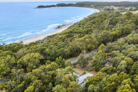 High View House - Views Over Pirates Bay - Accommodation Fremantle 0