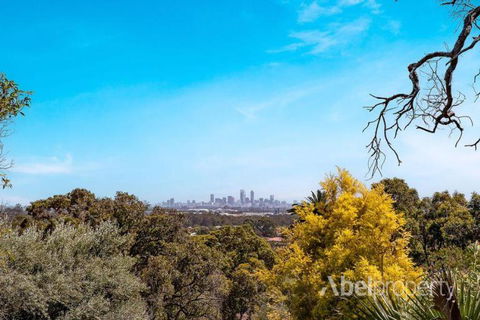 Hillside Retreat- Your Tranquil Home Away - Accommodation Fremantle 0