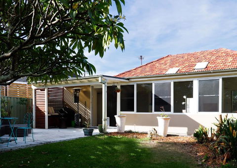 Home Away From Home - 3 Bedroom House Sleeps 6 - Parking - Accommodation Fremantle 0