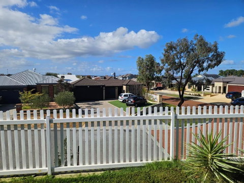 House In Ellenbrook - Accommodation Fremantle 2