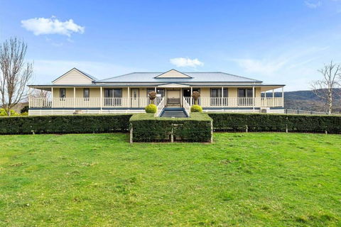 IRONBARK FARM Farmhouse On 52 Acres In The Scenic Yarra Valley - Accommodation Fremantle 0