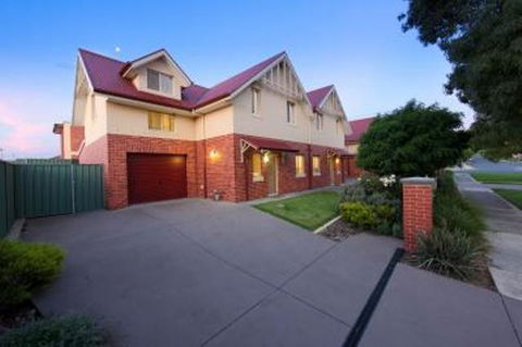 Albury Suites - Schubach Street - Accommodation Fremantle 0