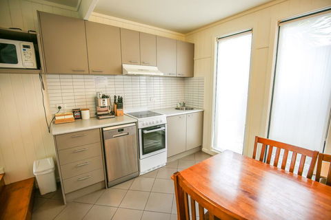 Allambie Cottages - Villa 2 - Accommodation Fremantle 2